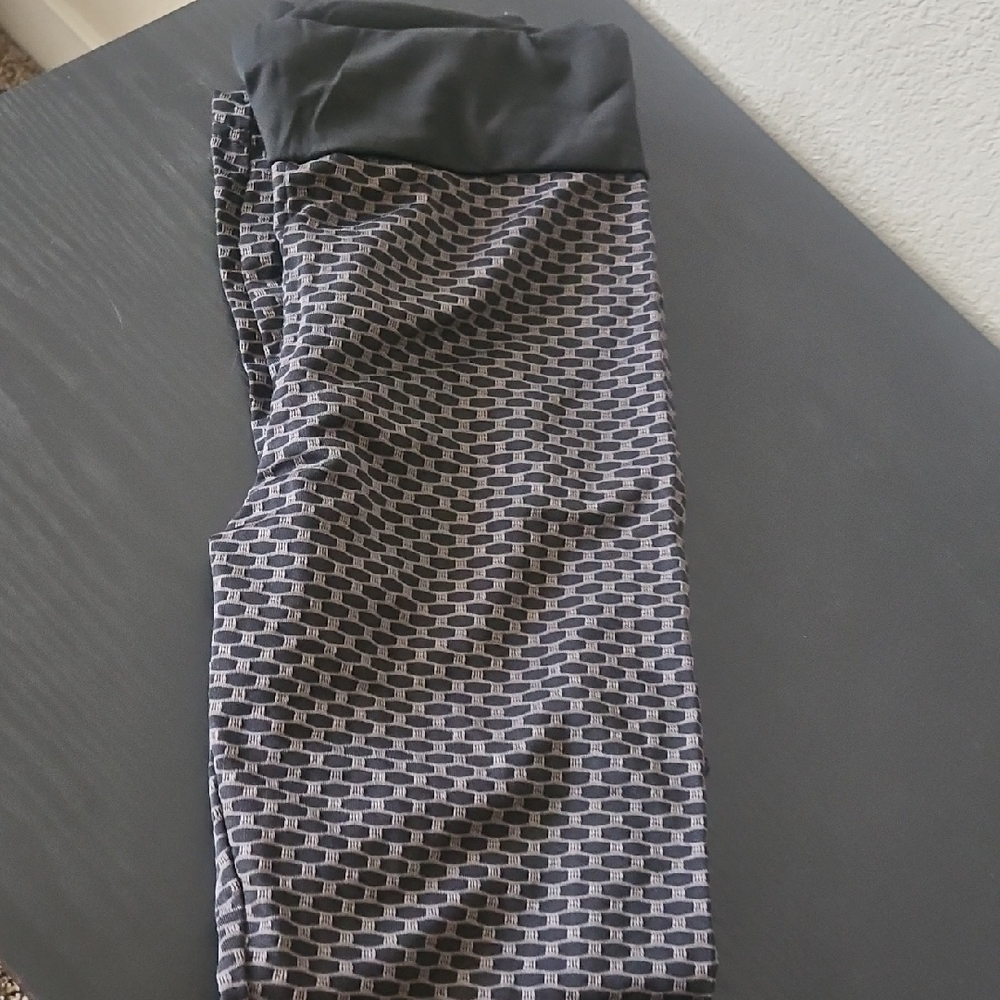 Source Unknown Black and Gray Patterned Leggings